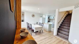 a kitchen and a dining room with a table and chairs at La Virée Champêtre in Villiers-Saint-Benoît