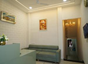a waiting room with a couch and a table at Hotel Grand Royal Sandhu in Amritsar