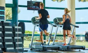Fitness centrum a/nebo fitness zařízení v ubytování Sirens Beach & Village