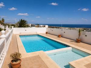 a swimming pool on the roof of a house at La Ventana al Mar in Güime