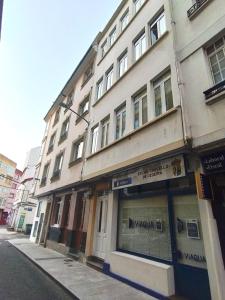a store front of a building on a city street at Eco Mar - Cedeira in Cedeira
