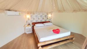 a bedroom with a bed with a red heart on it at Pareehut Resort Koh Sichang in Ko Si Chang