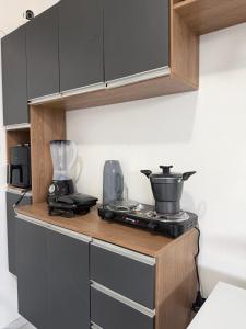a kitchen with a stove with a blender on it at Estadia rápida - Quarto 2 in Bayeux