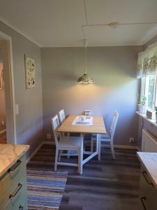 a dining room with a table and chairs at Stuga vad vatten in Åsarp