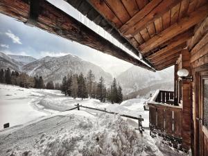 a view of a snowy mountain from a cabin at Almhütte Gipper in Heiligenblut