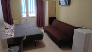 a small room with a bed and a couch at Mini-hotel Casa de la Luz in Alicante