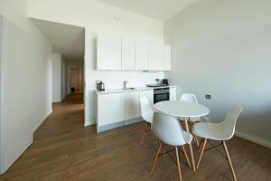 Dapur atau dapur kecil di Living Suites