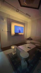 a living room with a tv on the wall at السلطان هاوس in Najran