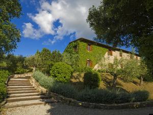 A garden outside Relais Villa Monte Solare Wellness & SPA