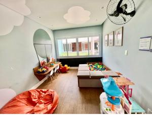 a room with two beds and a table and a mirror at Apartamento Garden com churrasqueira área Gourmet in Bauru +24 photos