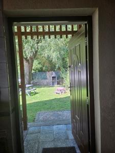 an open door to a yard with a picnic table at KAPITAŃSKA 88 - 3 min pieszo do plaży in Chłopy +84 photos
