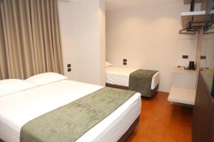 a hotel room with two beds and a television at Terminal Hotel in Krujë