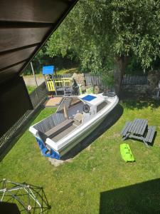 a boat sitting on the grass in a yard at KAPITAŃSKA 88 - 3 min pieszo do plaży in Chłopy