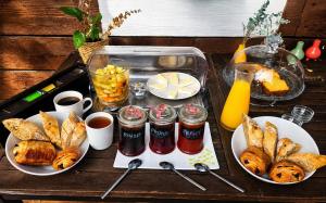a table topped with plates of food and drinks at Villa Alyzea Chambre d'hôtes réservée aux adultes in Bessan