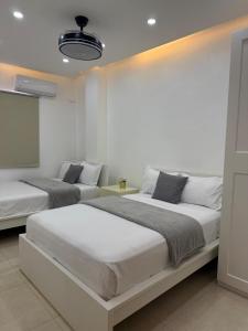 a bedroom with two beds and a chalkboard at Apartamento Carmen céntrico in Santa Bárbara de Samaná