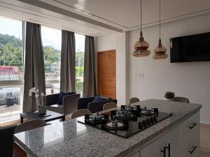 a kitchen and living room with a stove top island at Apartamento Carmen céntrico in Santa Bárbara de Samaná