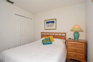 a bedroom with a bed and a lamp and a dresser at Villa Mourik in Inverness +18 photos