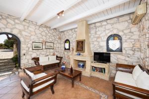 a living room with a stone wall at Villa Demetra in Áyios Dhimítrios