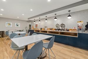 a restaurant with a table and chairs and a counter at TownePlace Suites by Marriott Brookfield in Brookfield