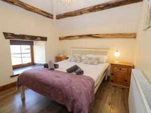 a bedroom with a large bed and a window at Cornel Clyd in Llanddulas