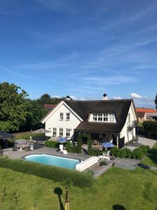 a large white house with a swimming pool at 't Gorsje in Goedereede