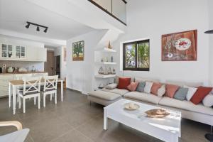 a living room with a couch and a table at Πασιθεα in Spartokhórion