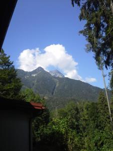 Uma vista da montanha tirada do apartamento 