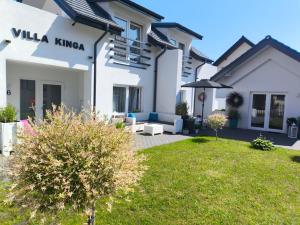 a view of a villa kima with a yard at VILLA KINGA ROWy in Rowy