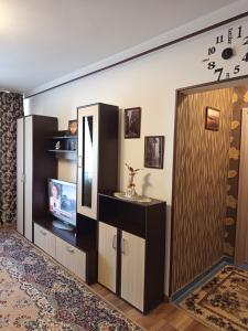 a room with a tv and a mirror and a door at Modern Beach Apartment in Constanţa +35 photos