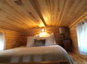a bedroom with a bed in a log cabin at Casa Rosa Unit C on Lake Conroe in Willis