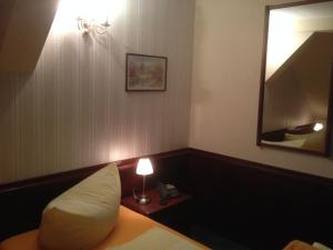 Postel nebo postele na pokoji v ubytování Hotel Schöne Aussicht