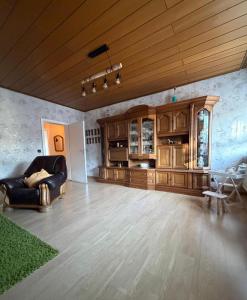 a living room with a couch and a wooden ceiling at Wohnen nahe der Ems in Fresenburg
