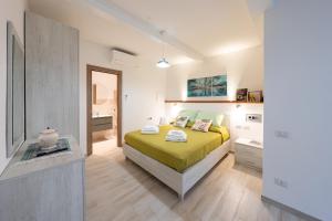 a bedroom with a bed with a green blanket at Raggio di Sole Ulassai in Ulassai