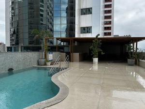a swimming pool on the side of a building at Beach Class Executive - Flats no Pina por Yolo in Recife