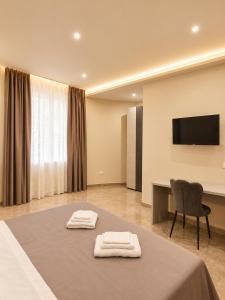 a hotel room with a table with two towels on it at Villa Elysia Tropea in Tropea