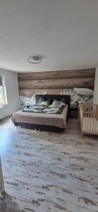 a bedroom with a bed in the middle of a room at Lindenplatz 6 in Sondershausen