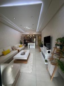 a living room with a couch and a table at Les belles terrasses mansouria in Mansouria