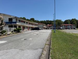 an empty street in front of a building at Travel Inn in Greensboro