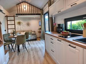 a kitchen and living room of a tiny house at Tiny Vinkel - Domki Tiny House Jastarnia in Jastarnia