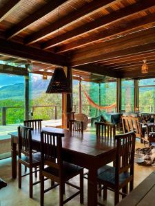 a dining room with a wooden table and chairs at Sitio Tashi Delek in Cavalcante