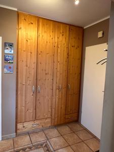 a row of wooden lockers in a room at Oase für Reisende & Geschäftsleute in Meerbusch