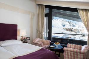 Postel nebo postele na pokoji v ubytování A-ROSA Collection Hotel Thurnher's Alpenhof