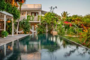 a swimming pool in front of a house at Villa Praia - La Villa Group in Jericoacoara