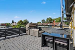 a patio with a table on top of a building at Golden Grey Loft Bahrenfeld Volkspark Hamburg in Hamburg