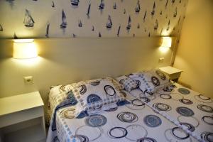 Postel nebo postele na pokoji v ubytování Duerming Velero Apartamentos