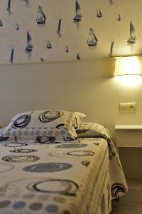 Postel nebo postele na pokoji v ubytování Duerming Velero Apartamentos