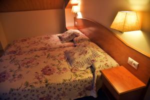 Postel nebo postele na pokoji v ubytování Duerming Velero Apartamentos