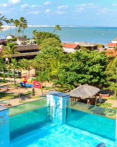 an infinity pool at the resort with the ocean in the background at Beleleus Jeri in Jericoacoara