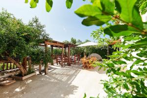 a patio with a table and chairs and an umbrella at Casa Manuela in Ribera Baja
