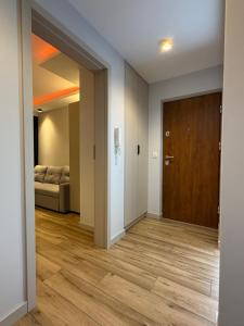 an empty hallway with a door and a couch at MAX Apartaments in Częstochowa